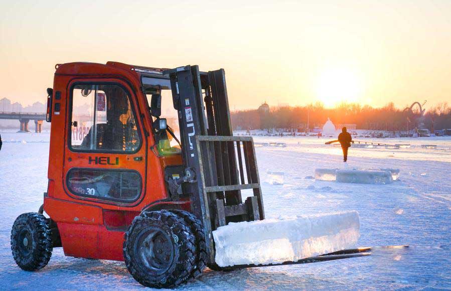 哈爾濱冬(dōng)季采冰 采冰工(gong)具