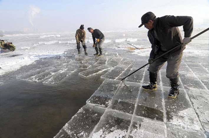 哈爾(er)濱冬季采冰 采(cai)冰工具