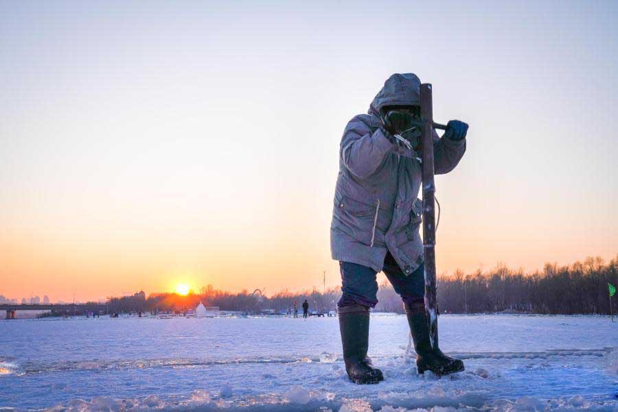 哈爾(er)濱冬季采冰 采(cai)冰工具