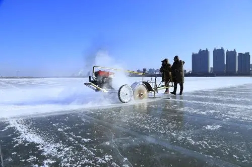 哈爾(er)濱冬季采冰 采(cǎi)冰工具