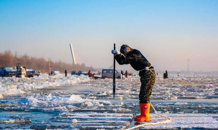 哈爾濱冬季采(cǎi)冰 采冰工具